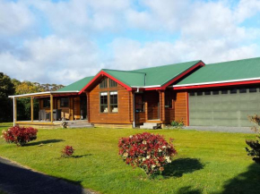 Tui Retreat - Matarangi Holiday Home